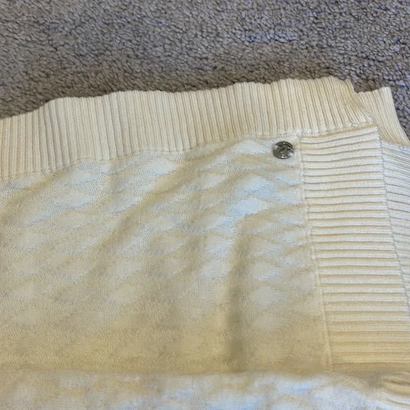 Lululemon poncho - Picture 3 of 4